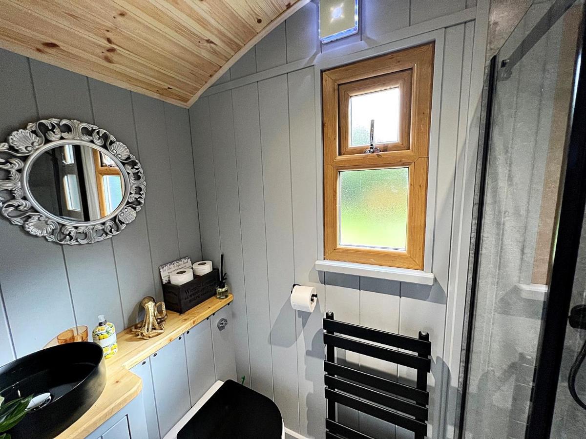 Luxury Shepherd Hut In The Peak District Bakewell Bagian luar foto