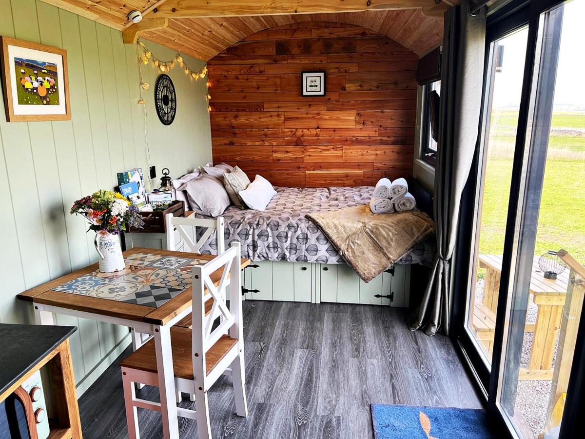 Luxury Shepherd Hut In The Peak District Bakewell Bagian luar foto