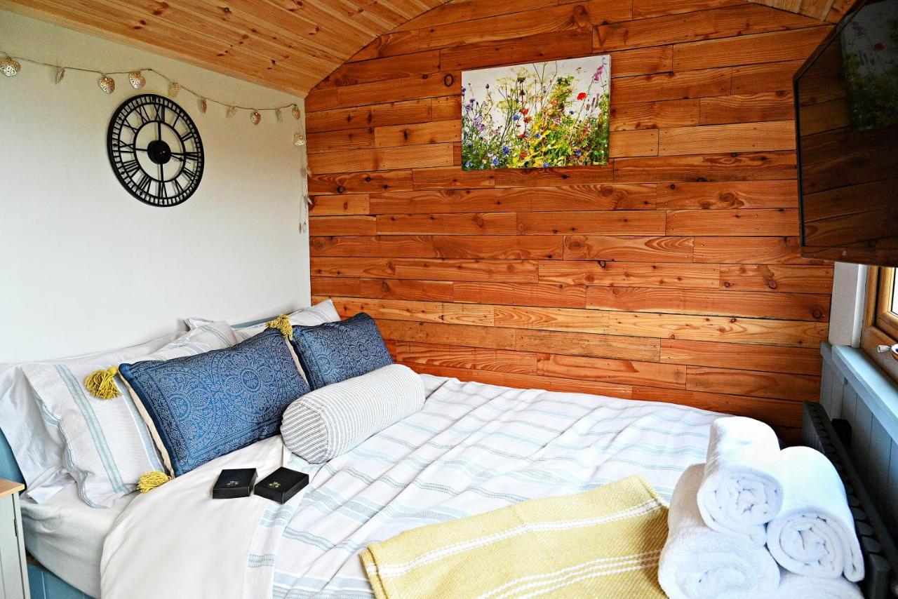 Luxury Shepherd Hut In The Peak District Bakewell Bagian luar foto