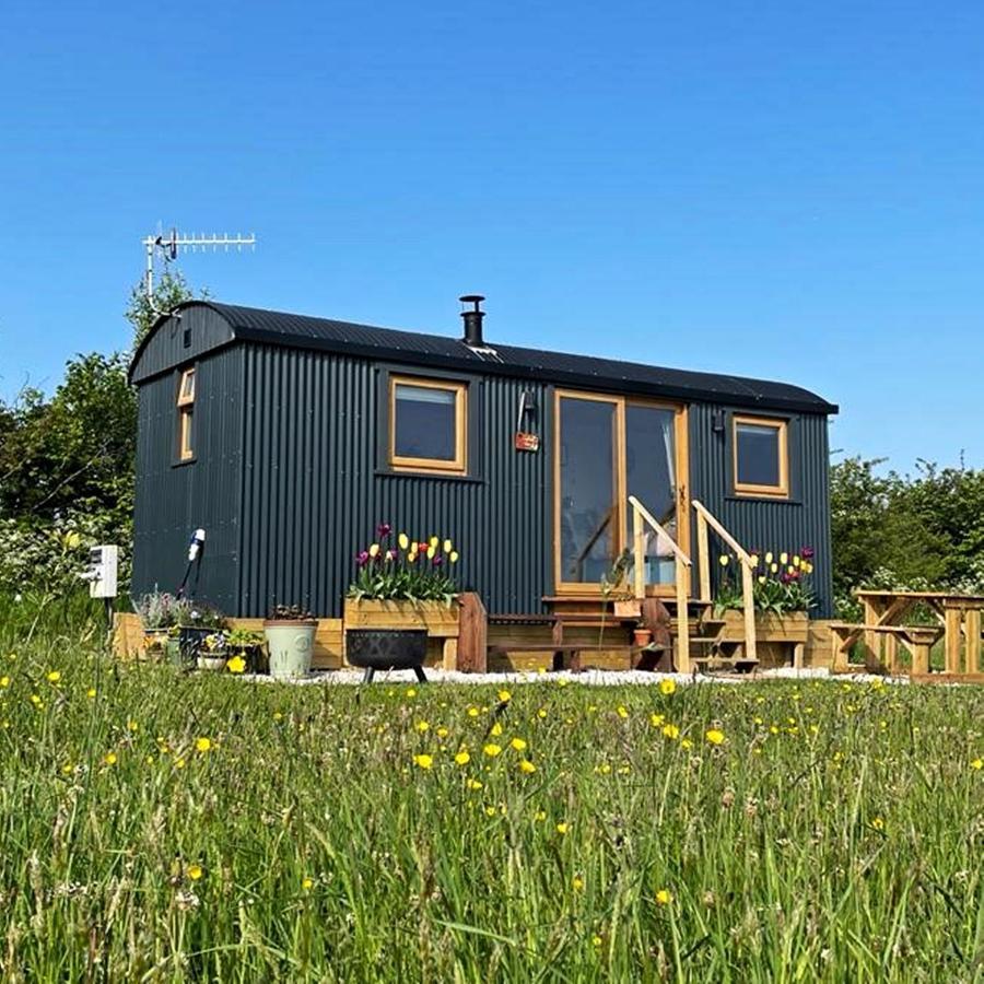 Luxury Shepherd Hut In The Peak District Bakewell Bagian luar foto