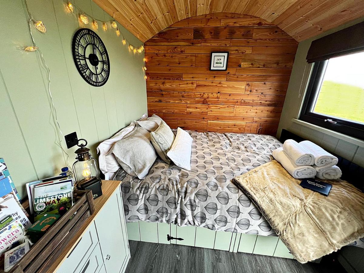 Luxury Shepherd Hut In The Peak District Bakewell Bagian luar foto