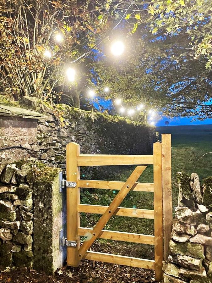 Luxury Shepherd Hut In The Peak District Bakewell Bagian luar foto