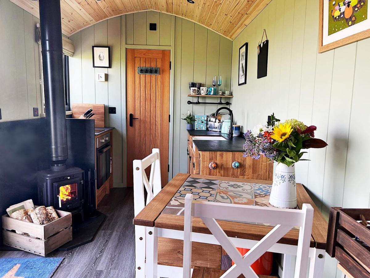 Luxury Shepherd Hut In The Peak District Bakewell Bagian luar foto