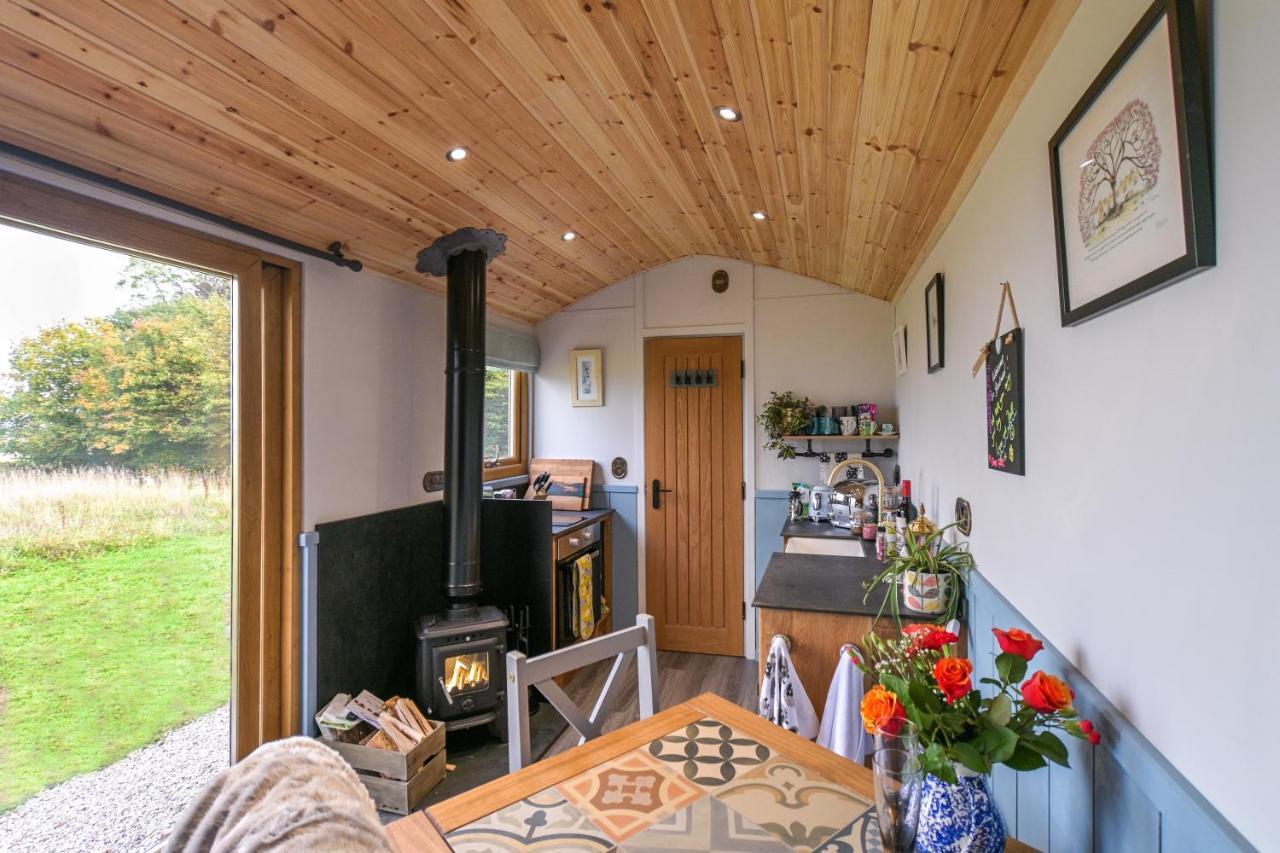 Luxury Shepherd Hut In The Peak District Bakewell Bagian luar foto
