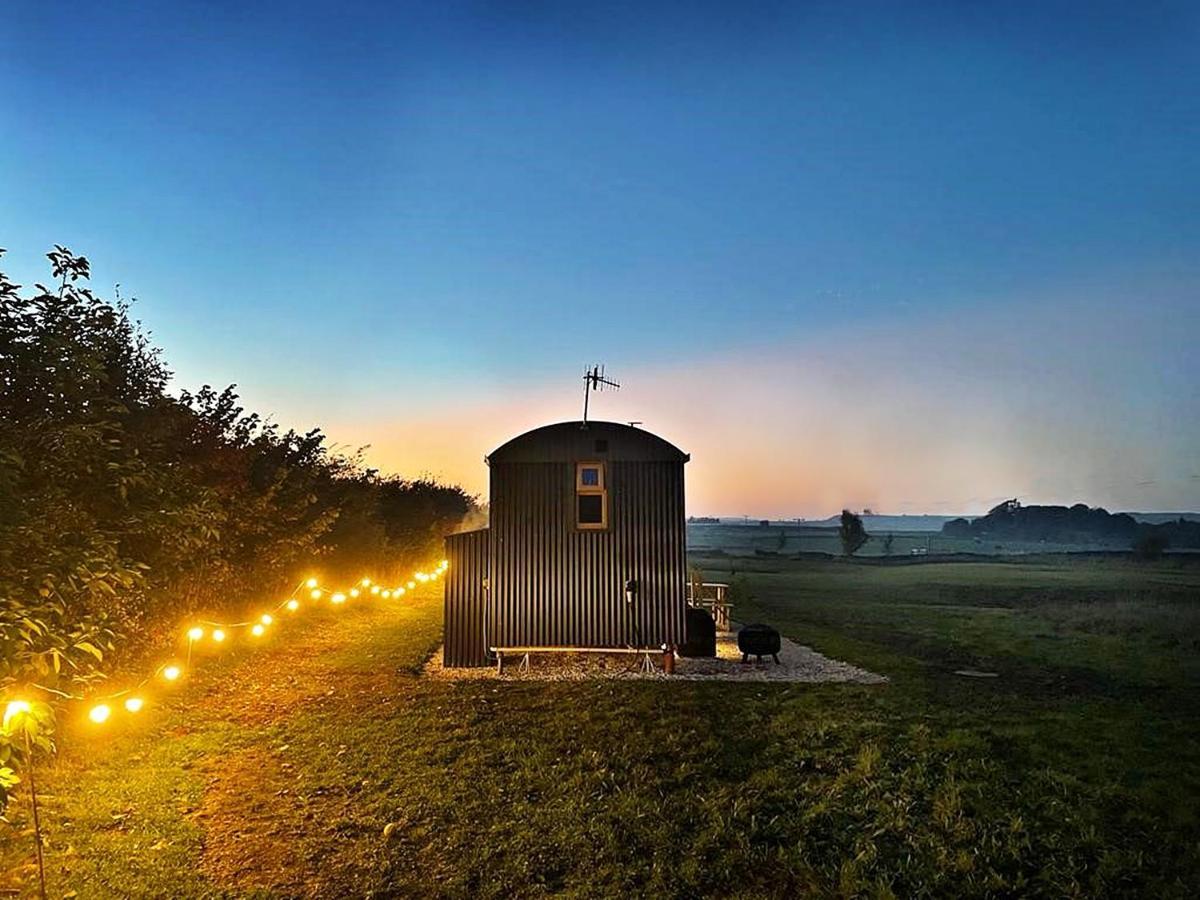 Luxury Shepherd Hut In The Peak District Bakewell Bagian luar foto