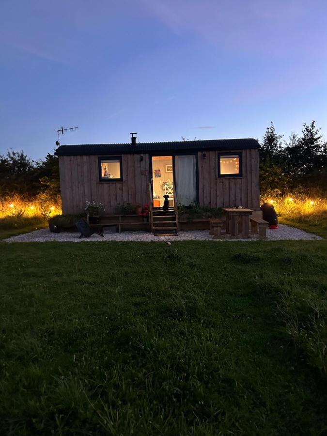 Luxury Shepherd Hut In The Peak District Bakewell Bagian luar foto
